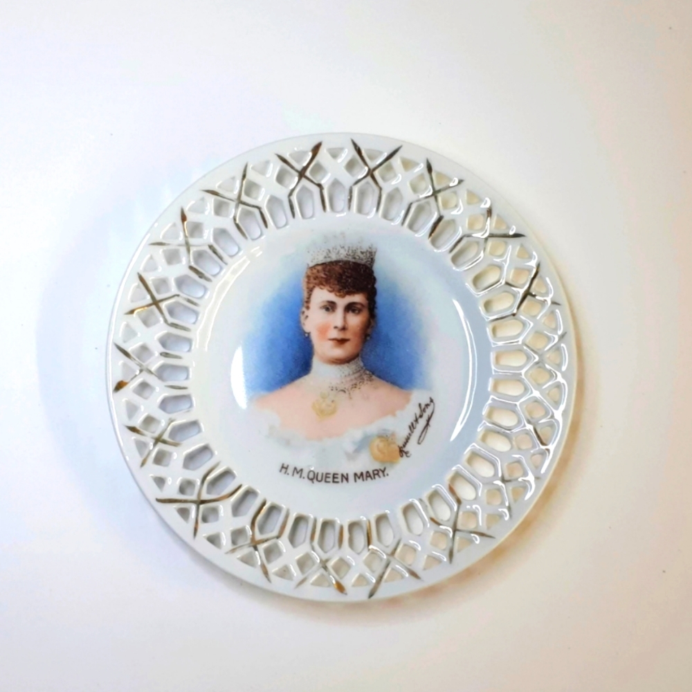 Vintage Victoria Austria dish (early 20th century), Queen Mary portrait